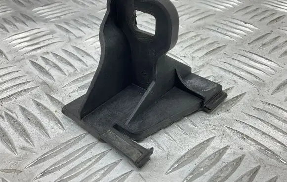 Audi Q3 8U Headlight/headlamp mounting bracket 8U0805334
