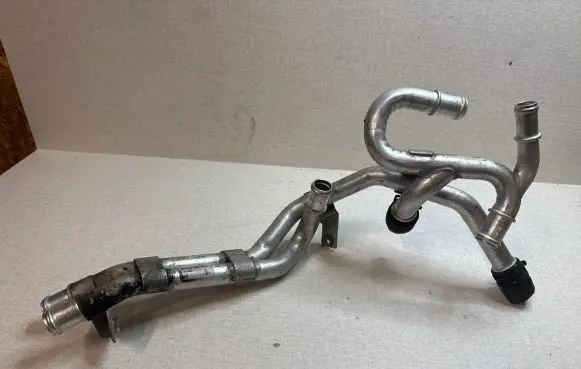 Volkswagen Touareg II Engine coolant pipe/hose 7p5121065m