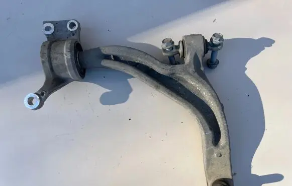 Chrysler Pacifica Front lower control arm/wishbone 68229020AC