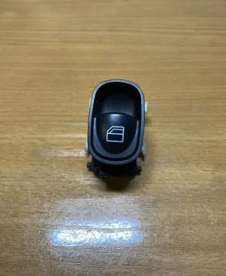 Mercedes-Benz C W203 Electric window control switch 2038200210 C1462