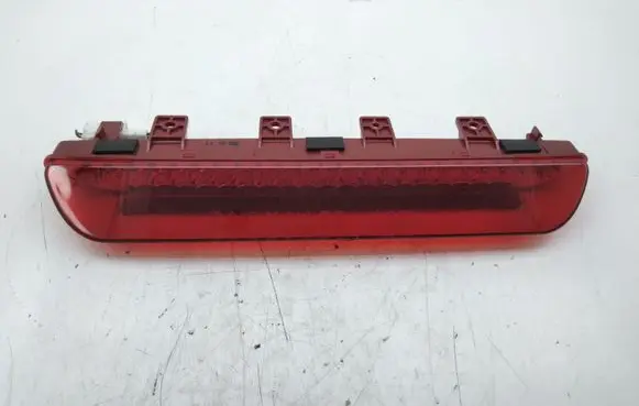 Third/center stoplight
