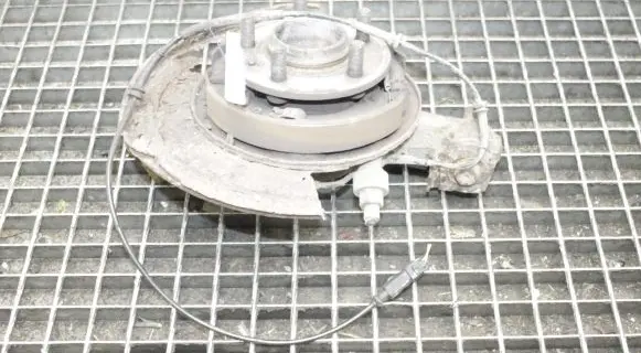 Land Rover Discovery 4 - LR4 Rear wheel hub