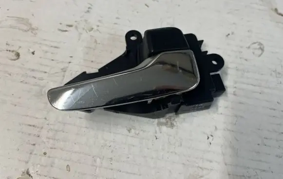 Mitsubishi Lancer X Front door interior handle MN105360
