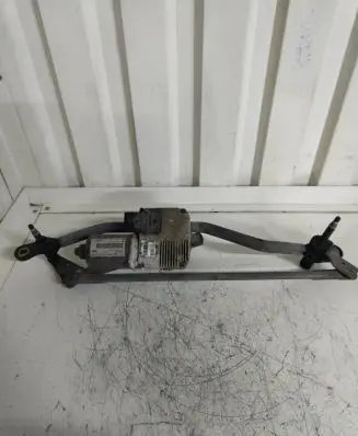 Front wiper linkage and motor
