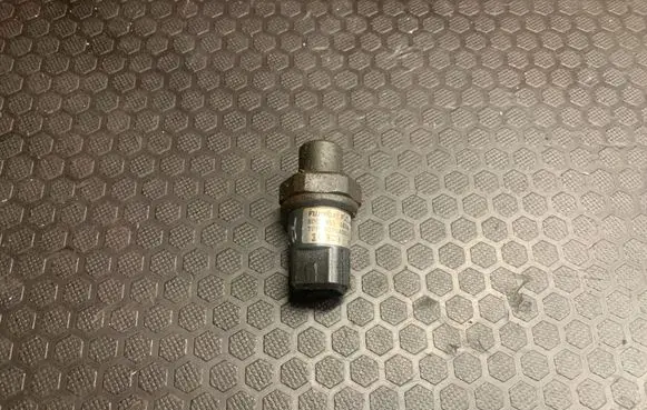 Audi A6 S6 C5 4B Air conditioning (A/C) pressure sensor 8D0959482A TDP302QADGF
