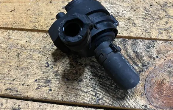 Mercedes-Benz ML W163 Electric auxiliary coolant/water pump 02775815