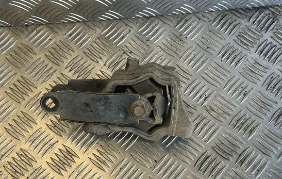 Volvo V60 Engine mount bracket 30748173 6G926P082LB