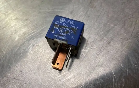 Volkswagen Golf II Other relay 857951253 899663