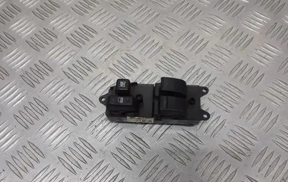 Toyota Corolla Verso E121 Electric window control switch 84820-0F040