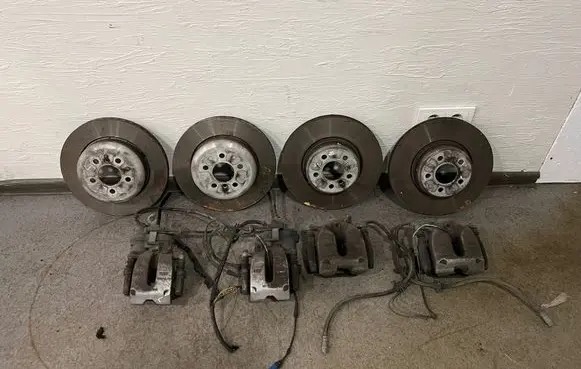 BMW 5 G30 G31 G38 Brake discs and calipers set 6860907 6882245 6882246