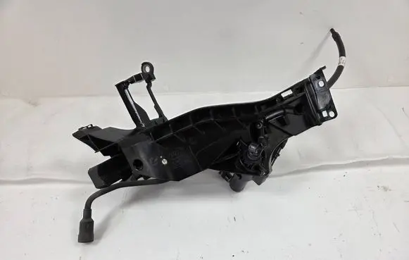 Audi A5 8T 8F Headlight/headlamp mounting bracket 8T0805607B