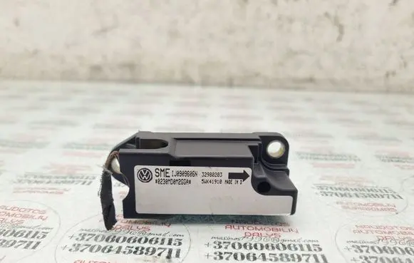 Volkswagen PASSAT B5 Airbag deployment crash/impact sensor 1J0909606N