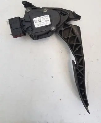 Opel Insignia A Accelerator throttle pedal 13237352