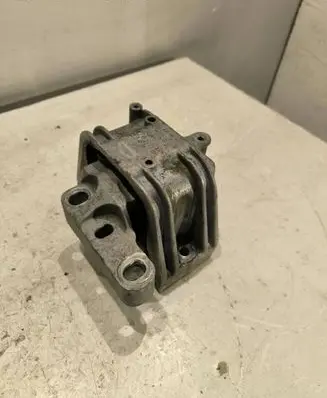 Volkswagen PASSAT B6 Engine mount bracket 1k0199262