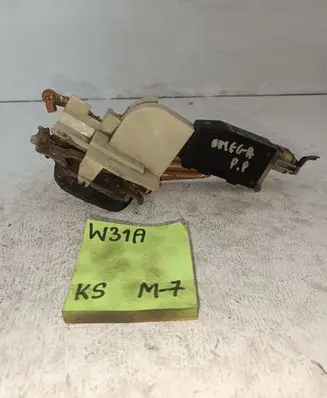 Opel Omega B2 Front door lock 605328