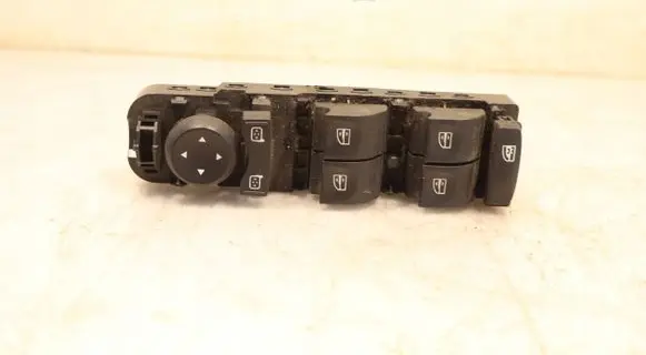 Renault Megane III Electric window control switch 3318C