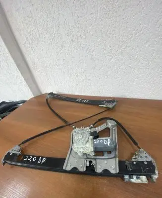 Mercedes-Benz S W220 Front door window regulator with motor A2207202446 E133
