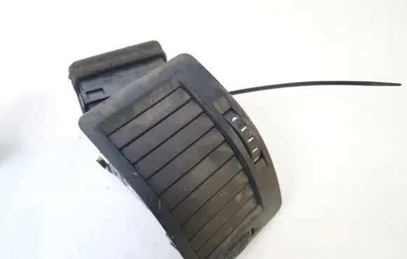 Skoda Octavia Mk2 (1Z) Dash center air vent grill