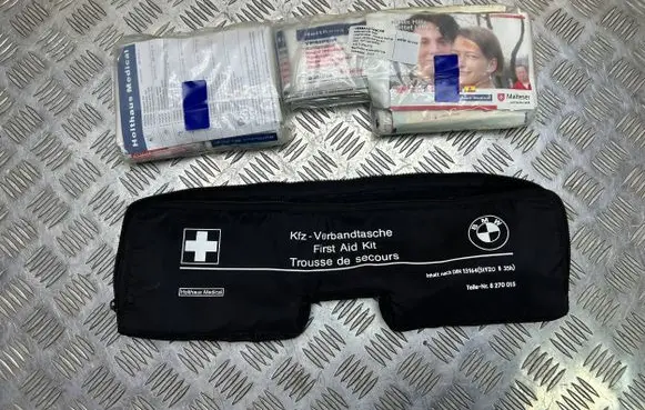 BMW 5 F10 F11 First aid kit 8270015
