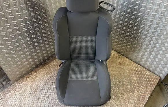 Dodge Challenger Front driver seat 