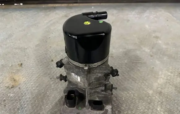 Volkswagen Touareg II Power steering pump 7P0423155B A0019922E