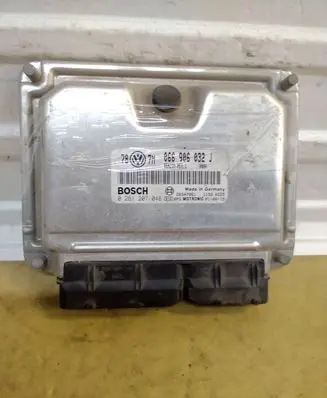 Volkswagen PASSAT B5.5 Engine control unit/module 066906032J 0261207048