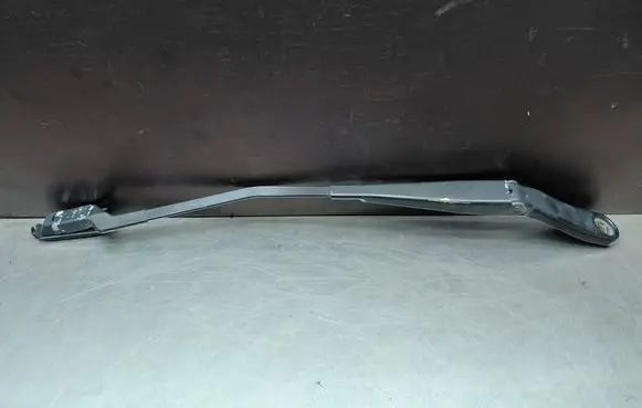 Volvo V70 Front wiper blade arm 30796035