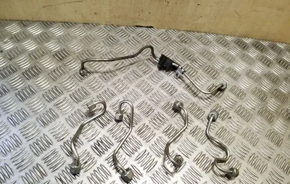 Fuel injector supply line/pipe