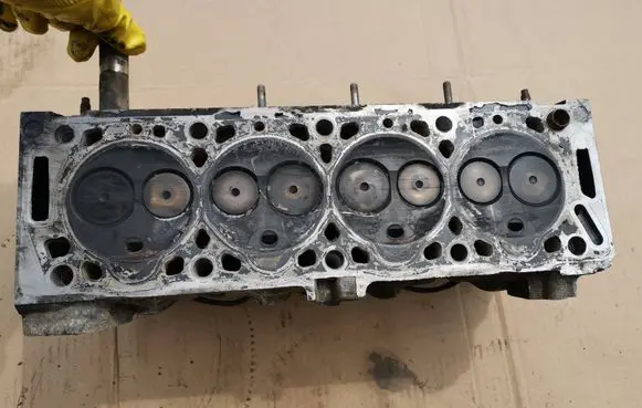 Citroen Berlingo Engine head 