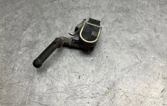 Headlight/headlamp level sensor