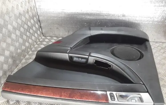 Chrysler Pacifica Front door card panel trim