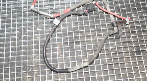 Land Rover Discovery 3 - LR3 Positive cable (battery) 6H2210B680CA