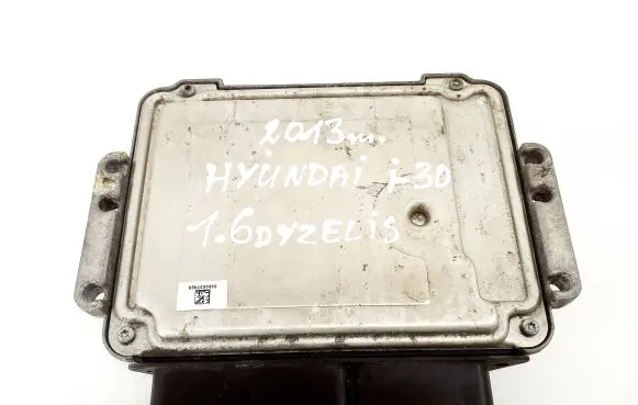 Hyundai i30 Engine control unit/module 391132A930 0281019084