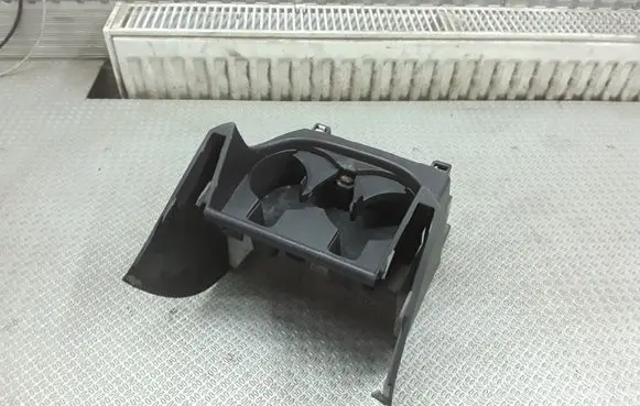 Cup holder front