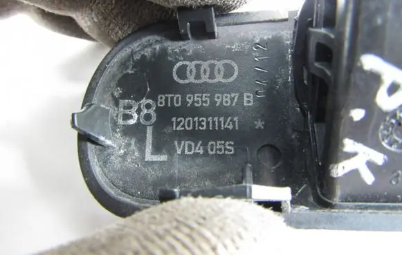 Audi A4 S4 B8 8K Windshield washer spray nozzle 8t0955987b