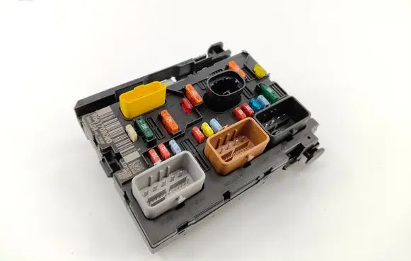 Citroen C4 I Picasso Fuse module 9661708080