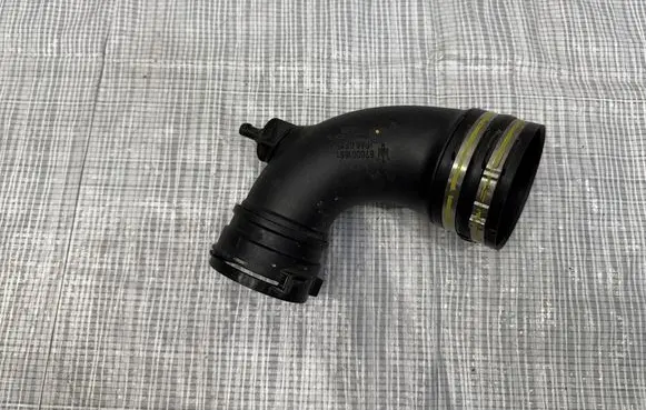 Maserati Levante Intercooler hose/pipe 670001591