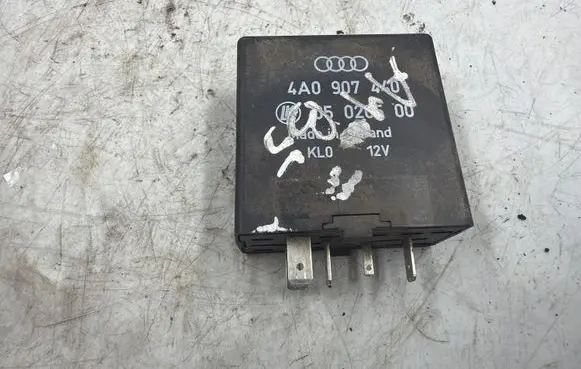Audi A4 S4 B5 8D Other relay 4A0907440