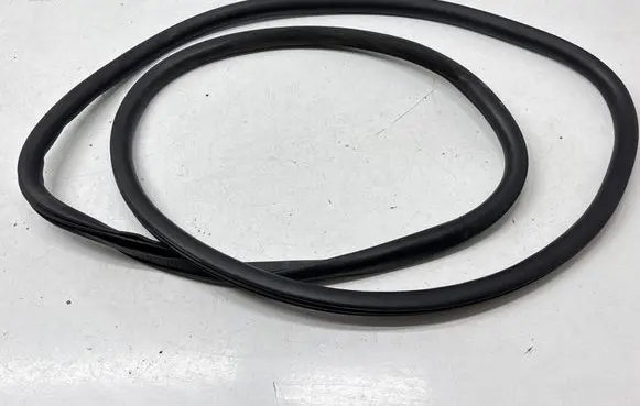 Ford Explorer VI Front door rubber seal LB5BS20708AD