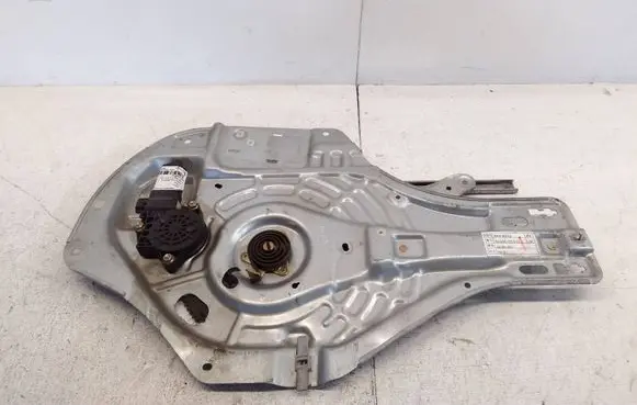Hyundai Tucson JM Front door window regulator with motor 824802E010