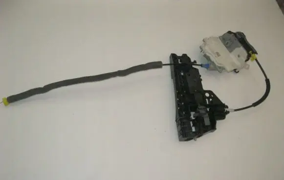 Audi Q3 8U Front door lock 8J2837015E