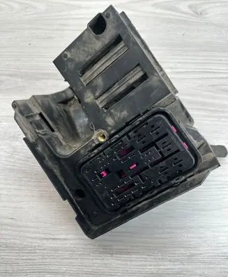 Volkswagen PASSAT B6 Fuse box set 1K0907361B 1K0937700B
