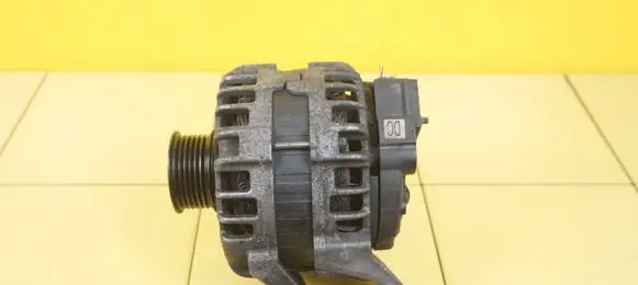 Opel Insignia B Generator/alternator 39007852 B20DTH