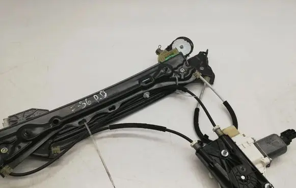 BMW 4 F36 Gran coupe Front door window regulator with motor 70460320