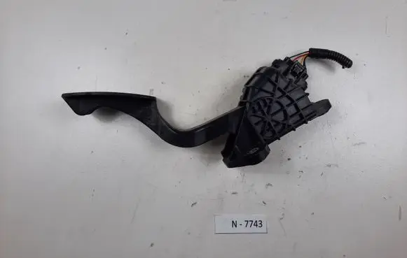 Toyota Prius (XW20) Accelerator throttle pedal 7812047050