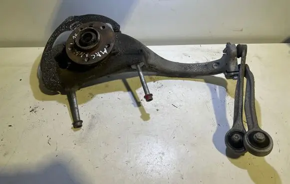 Front wheel hub