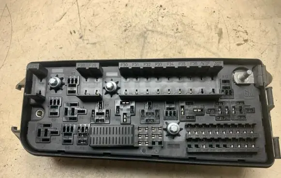 Opel Signum Fuse module 13144711 519068019 00108939