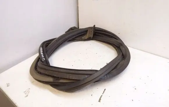 Peugeot Partner Rear door rubber seal (on body) 