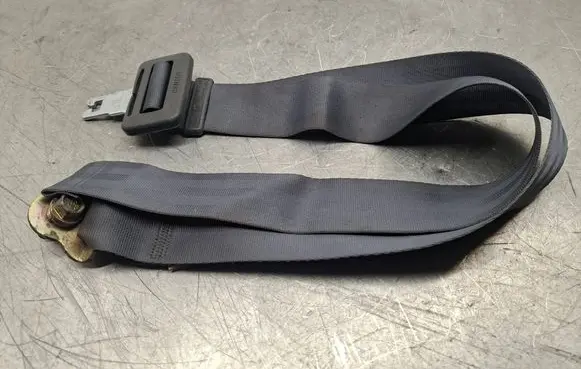 Toyota Hilux (N80, N90, N100, N110) Middle seatbelt (rear) 7B6050