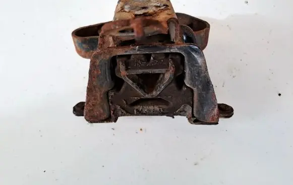 Toyota Aygo AB10 Engine mount bracket
